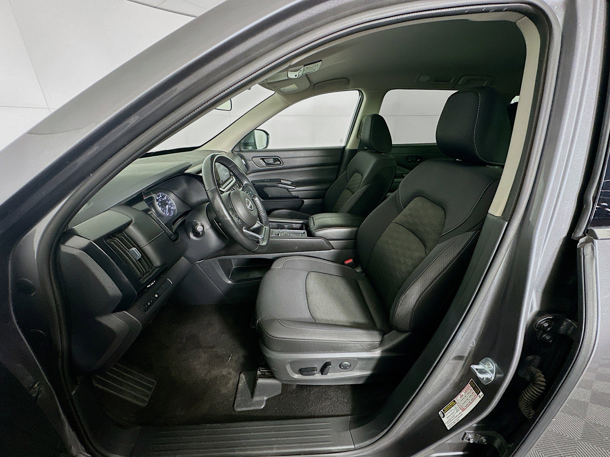 Used 2024 Nissan Pathfinder SV image 13