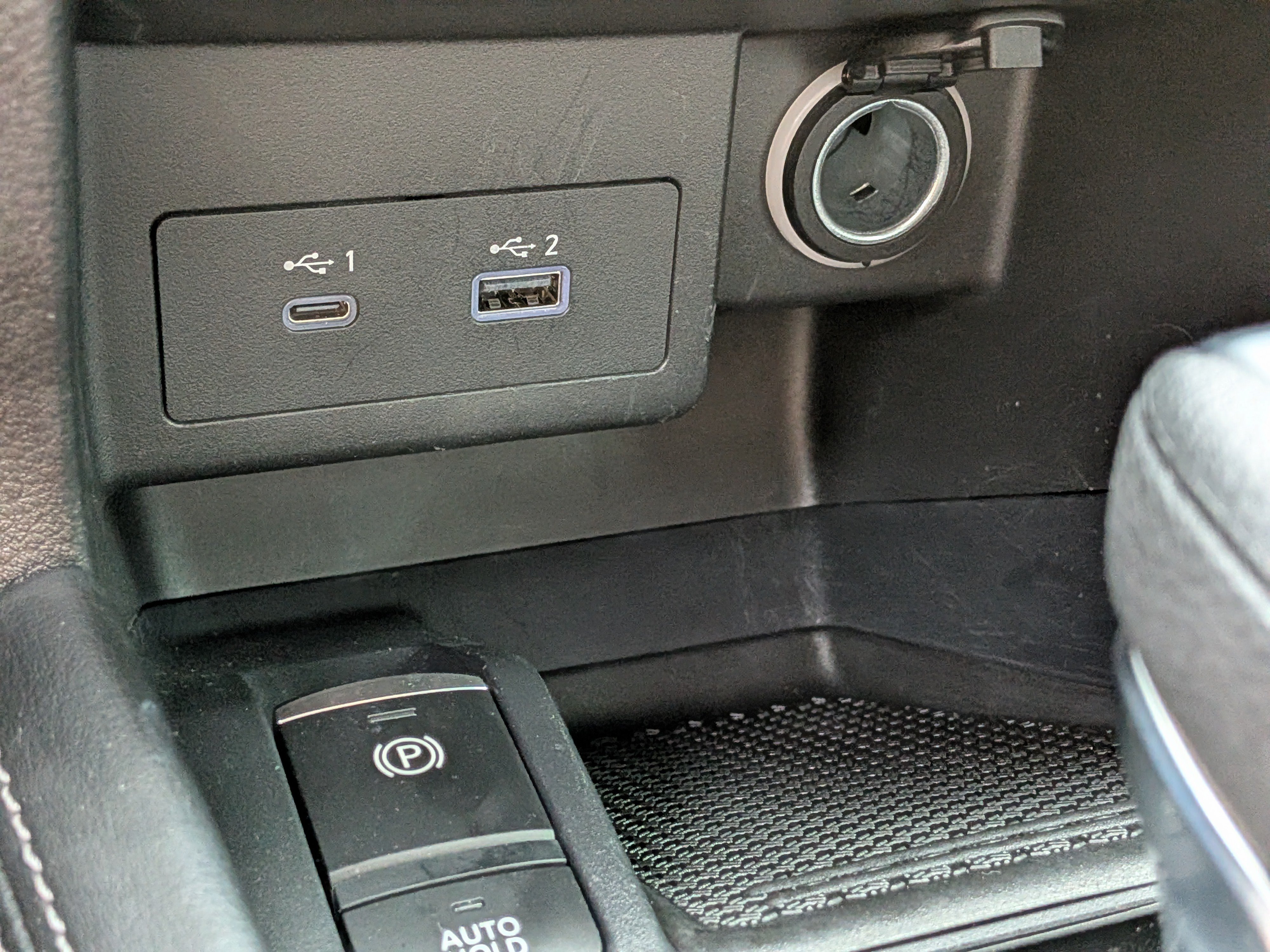 Used 2022 Nissan Kicks SR w/ Interior Electronics Package FWD image 30