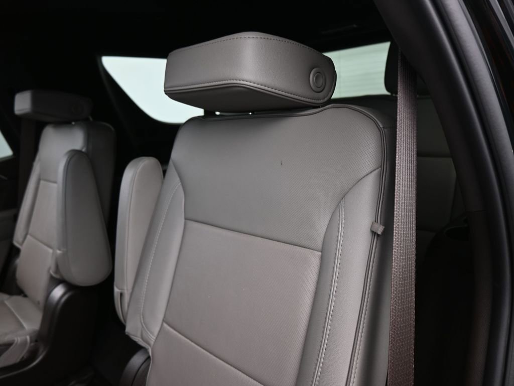 Used 2023 GMC Yukon SLT image 30