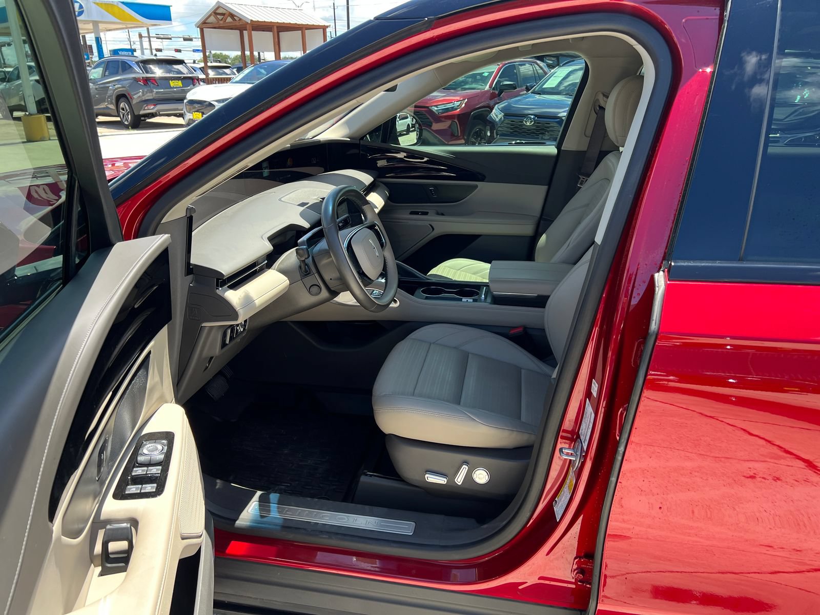 Used 2024 Lincoln Nautilus Reserve AWD/4WD image 9