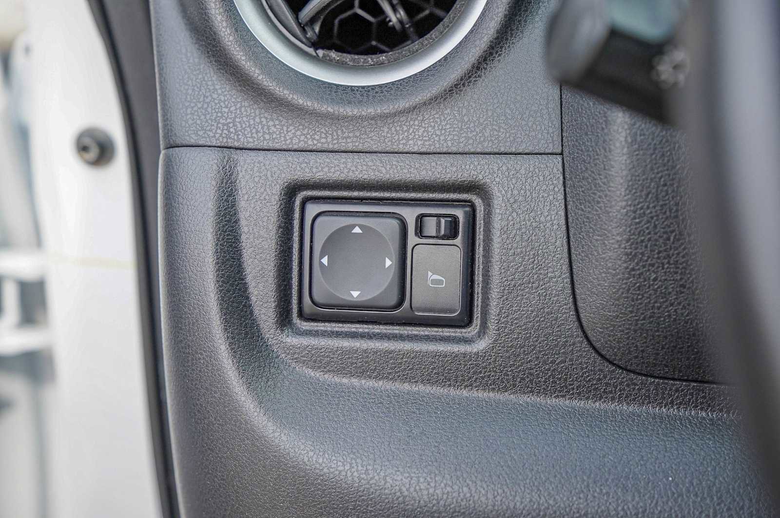 Used 2018 Nissan Versa Note SV image 21