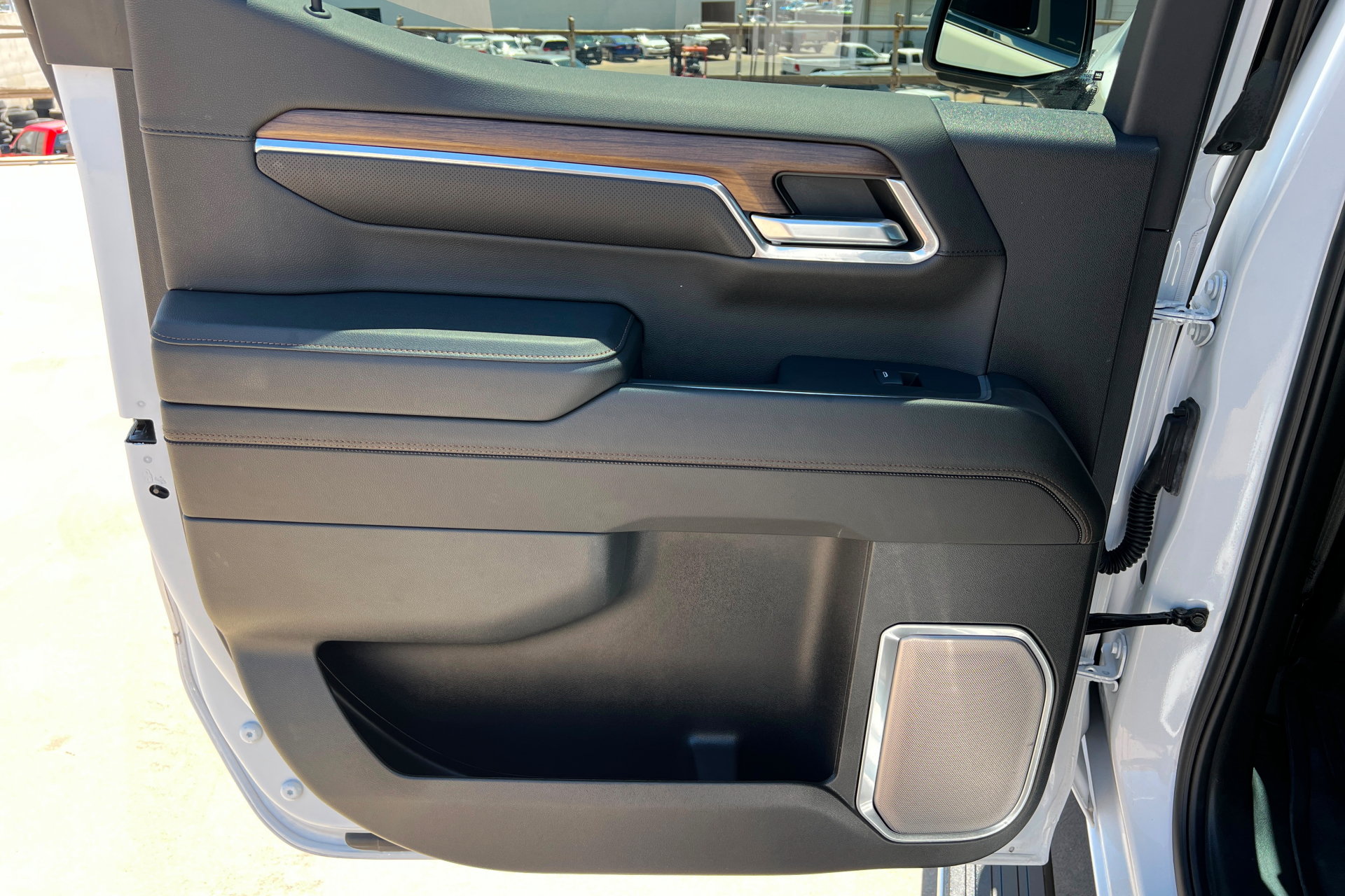 Used 2024 Chevrolet Silverado 1500 High Country w/ Technology Package AWD/4WD image 19