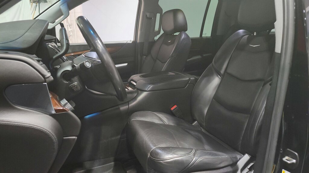 Used 2017 Cadillac Escalade ESV Luxury AWD/4WD image 33