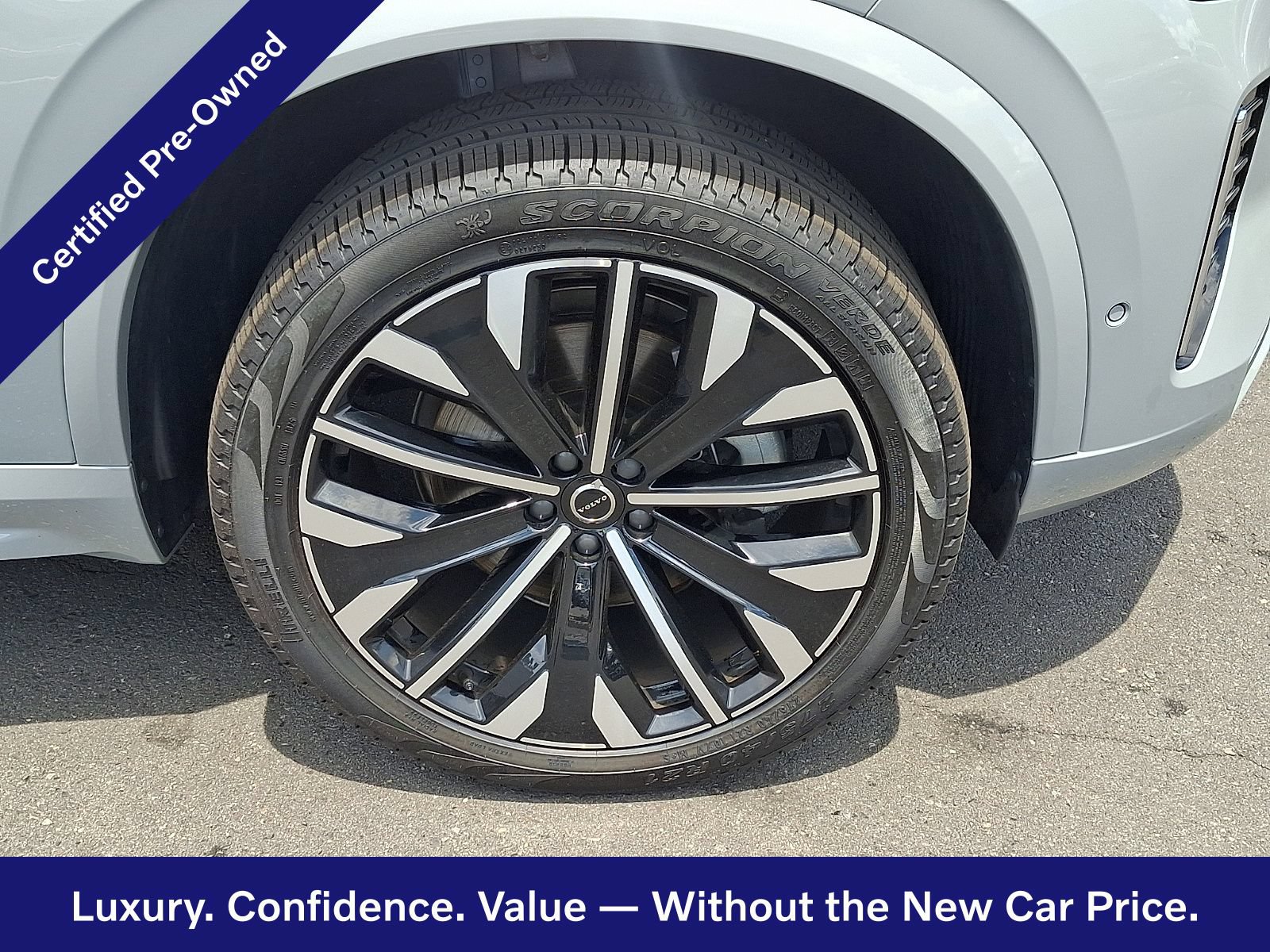 Certified 2026 Volvo XC90 B6 Plus w/ Protection Package Premier AWD/4WD image 9