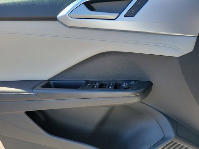 New 2026 Volkswagen Taos SE FWD image 21