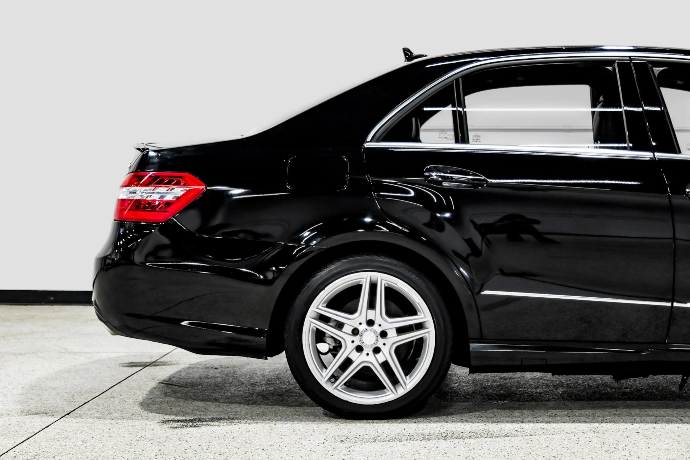 Used 2013 Mercedes-Benz E 350 4MATIC Sedan w/ Premium 1 Pkg image 9