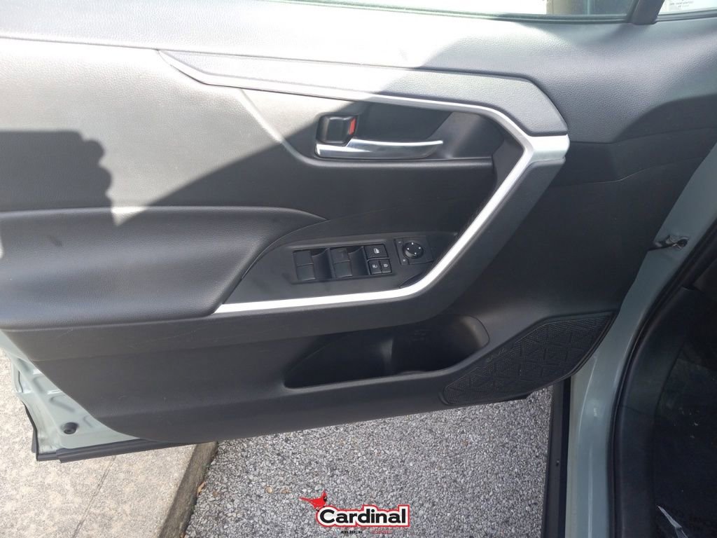 Used 2021 Toyota RAV4 XLE image 18