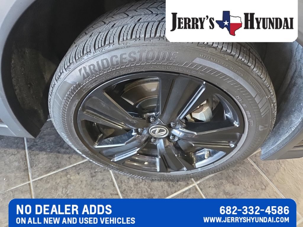 Used 2019 Lexus UX 200 w/ Premium Package FWD image 4