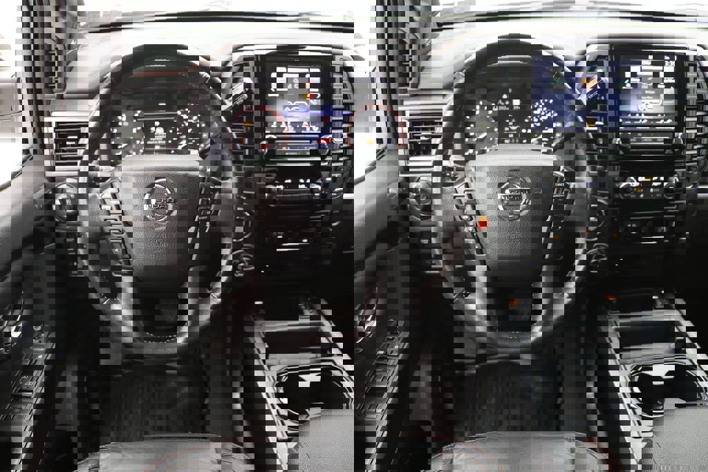 Used 2023 Nissan Titan PRO-4X w/ Pro-4x Convenience Package image 19