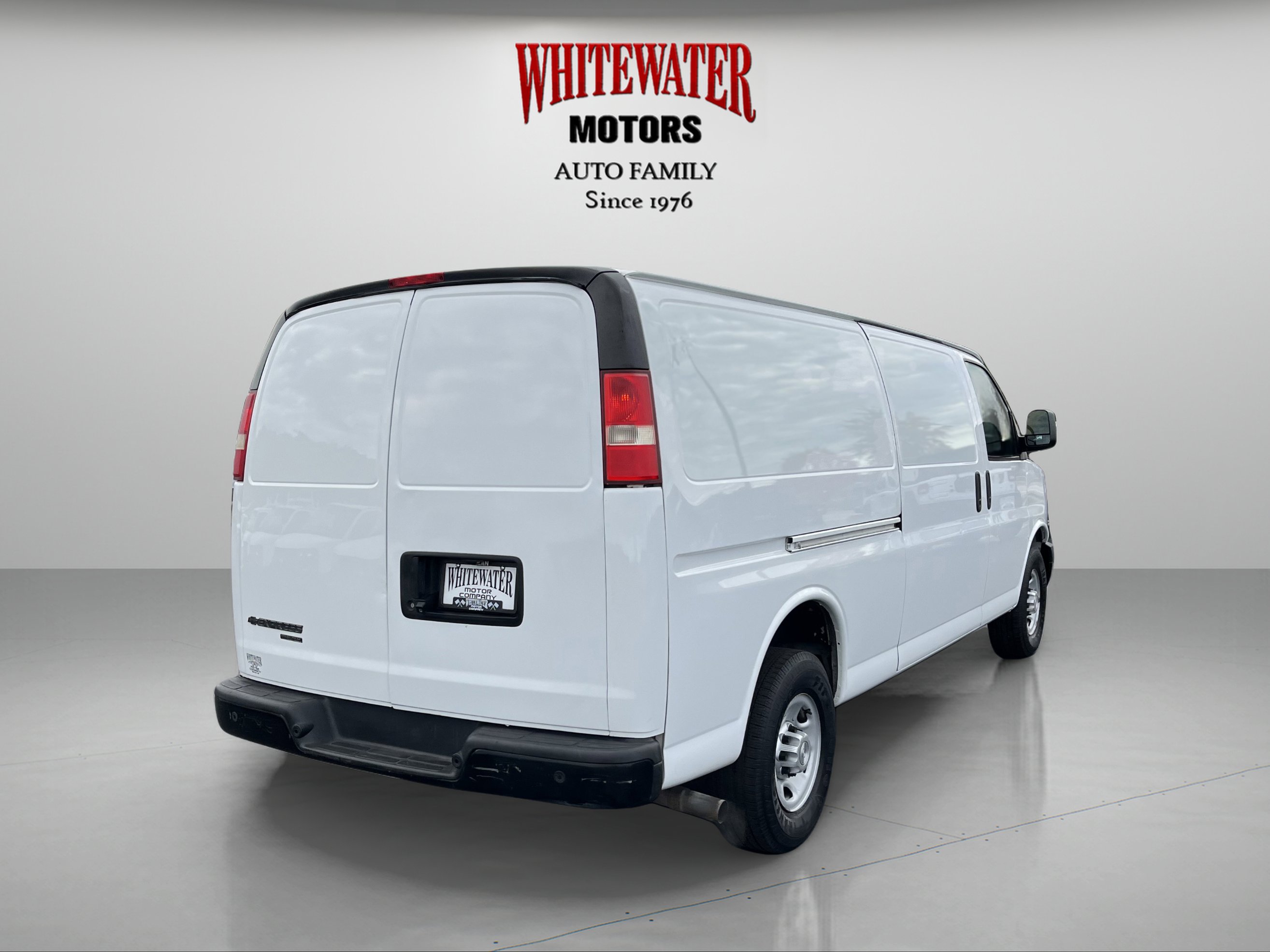 Used 2014 Chevrolet Express 3500 Extended RWD image 5