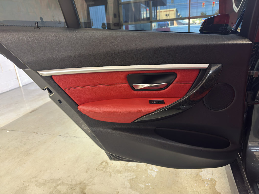 Used 2016 BMW 328i xDrive Sedan AWD/4WD image 29