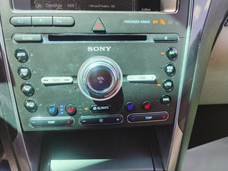 Used 2017 Ford Explorer Limited w/ Equipment Group 301A FWD image 22