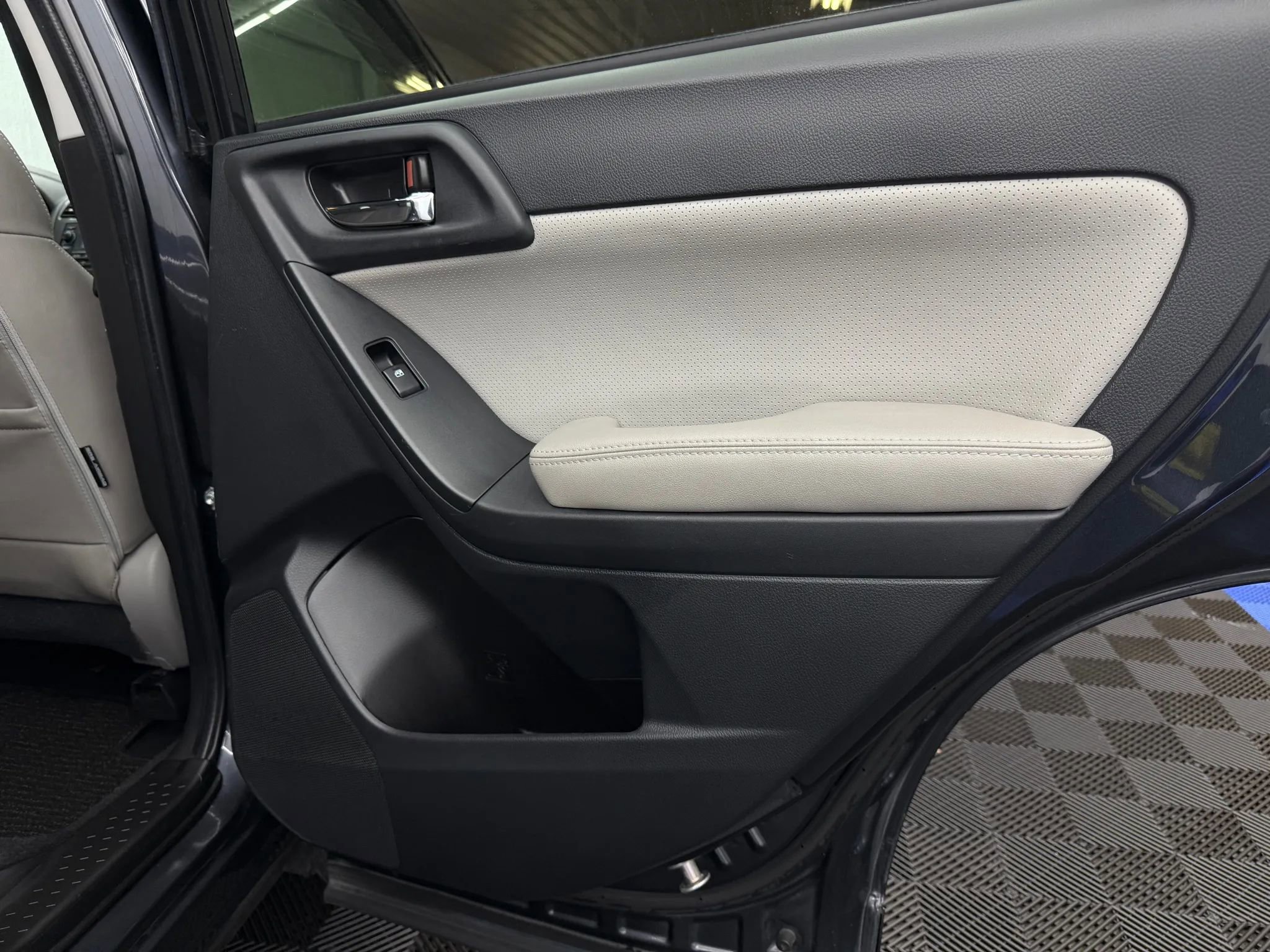 Used 2015 Subaru Forester 2.5i Limited image 8