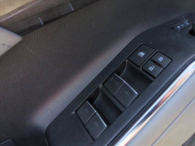Used 2023 Toyota Highlander Platinum FWD image 12