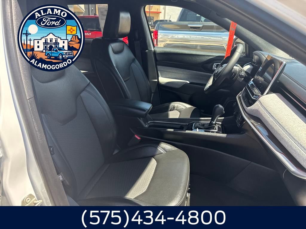 Used 2024 Jeep Compass Latitude image 25