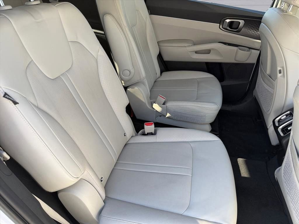 Used 2024 Kia Sorento EX w/ Panoramic Sunroof Package image 19