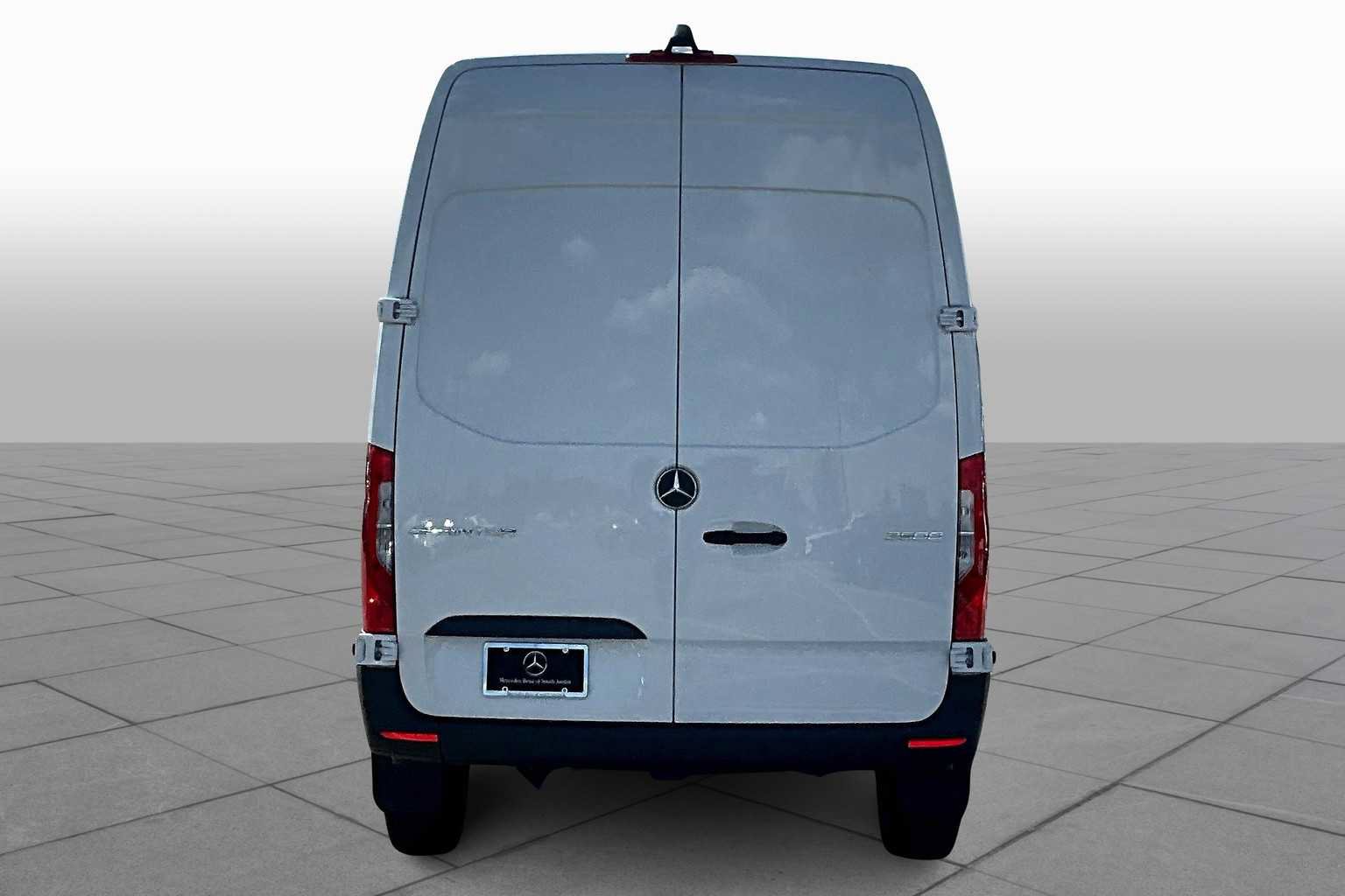 Used 2025 Mercedes-Benz Sprinter 2500 image 5