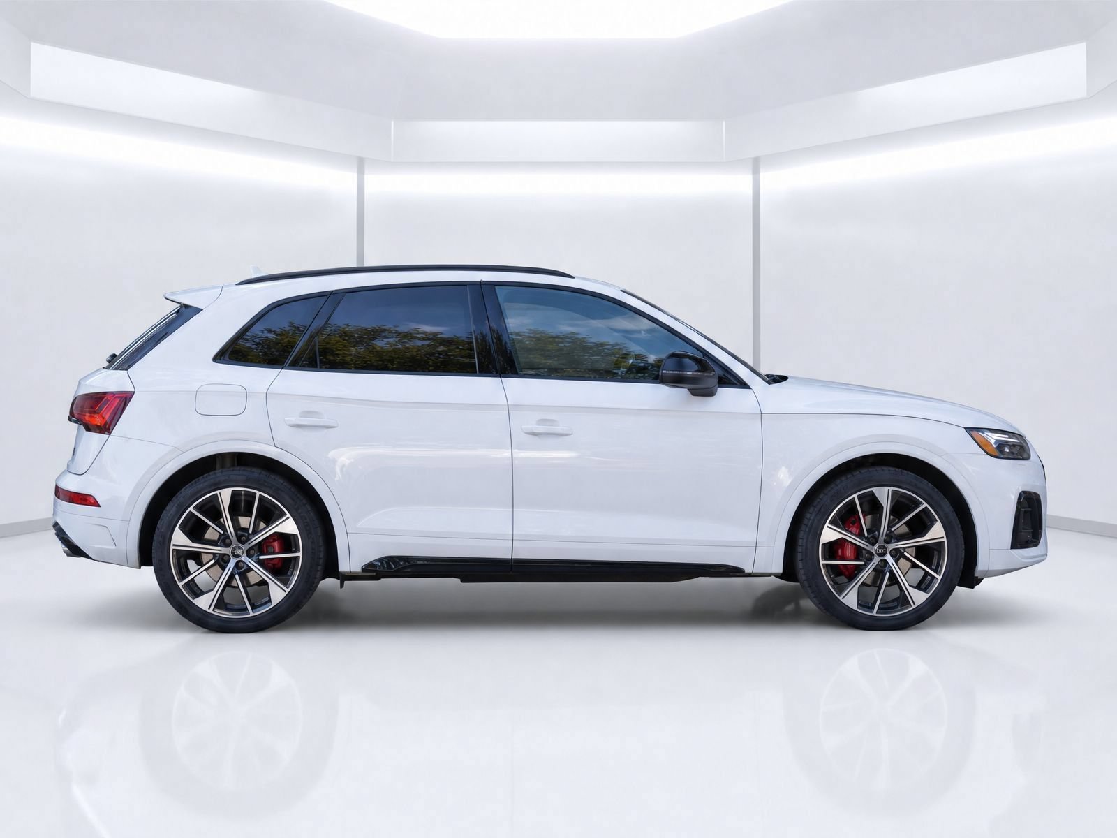Certified 2023 Audi SQ5 Premium Plus w/ Premium Plus Package AWD/4WD image 3