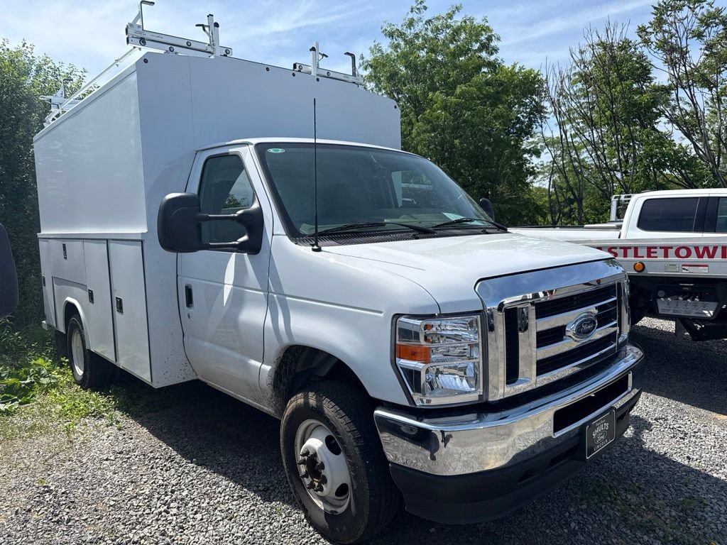 Used 2024 Ford E-350 and Econoline 350 Super Duty w/ Power Windows & Locks Group RWD image 4