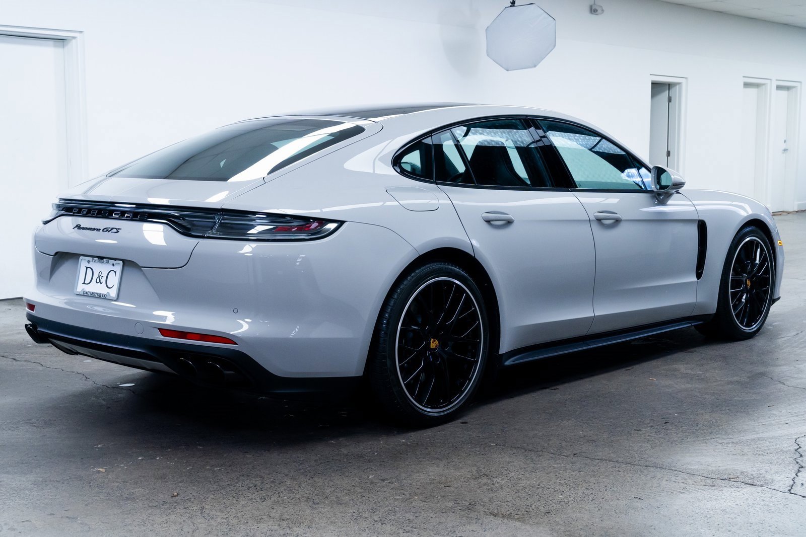 Used 2023 Porsche Panamera GTS image 6