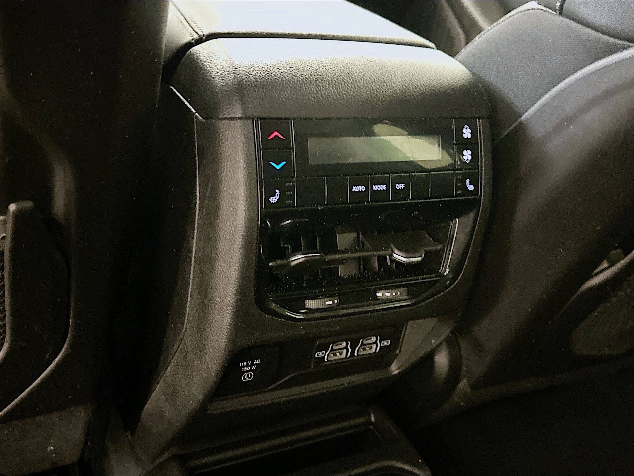 Used 2023 Jeep Grand Cherokee L Limited AWD/4WD image 28