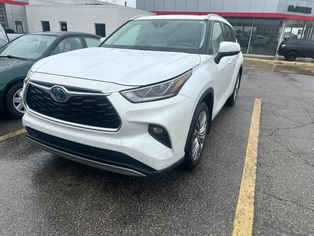 Used 2022 Toyota Highlander Platinum AWD/4WD image 2