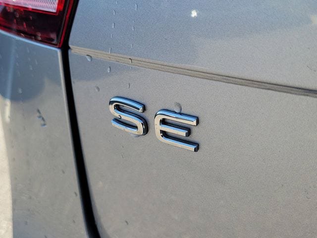 Used 2023 Volkswagen Tiguan SE R-Line FWD image 6