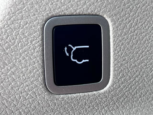 Used 2023 Chrysler Pacifica Limited FWD image 41