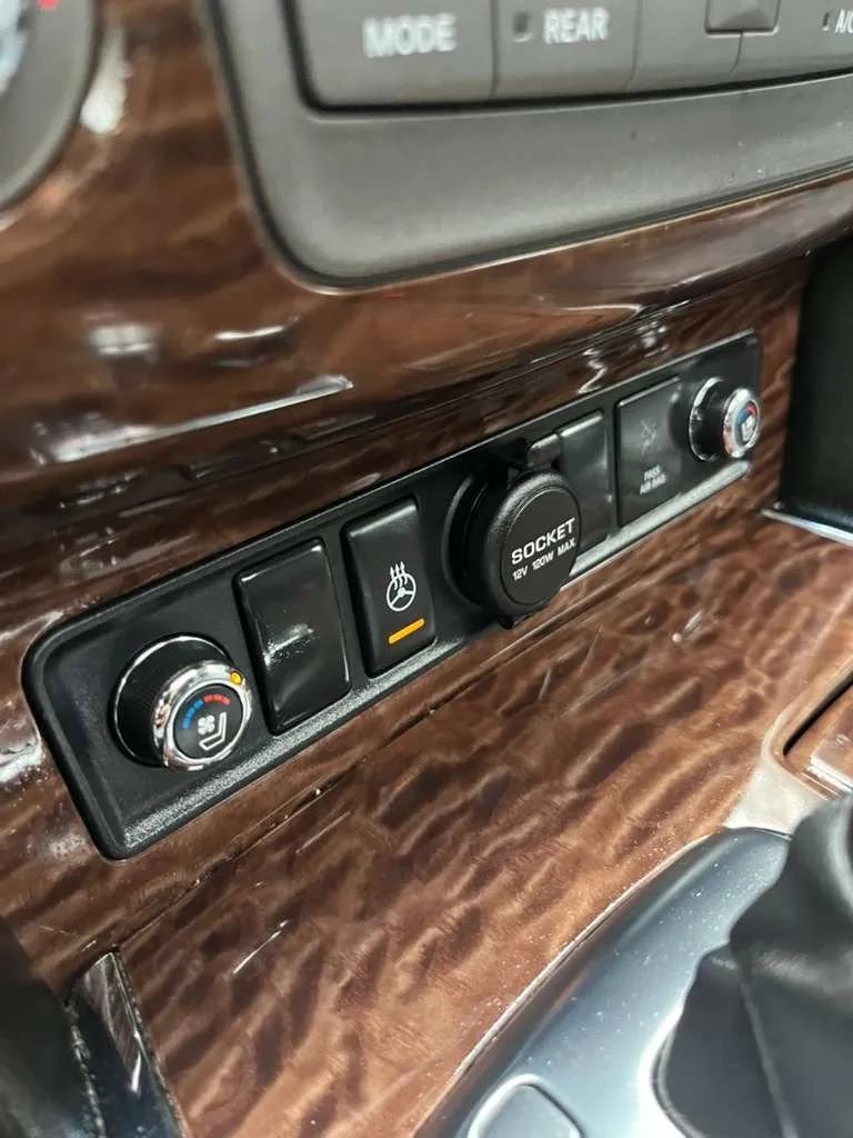 Used 2017 Nissan Armada Platinum w/ Captain Seat Package image 22