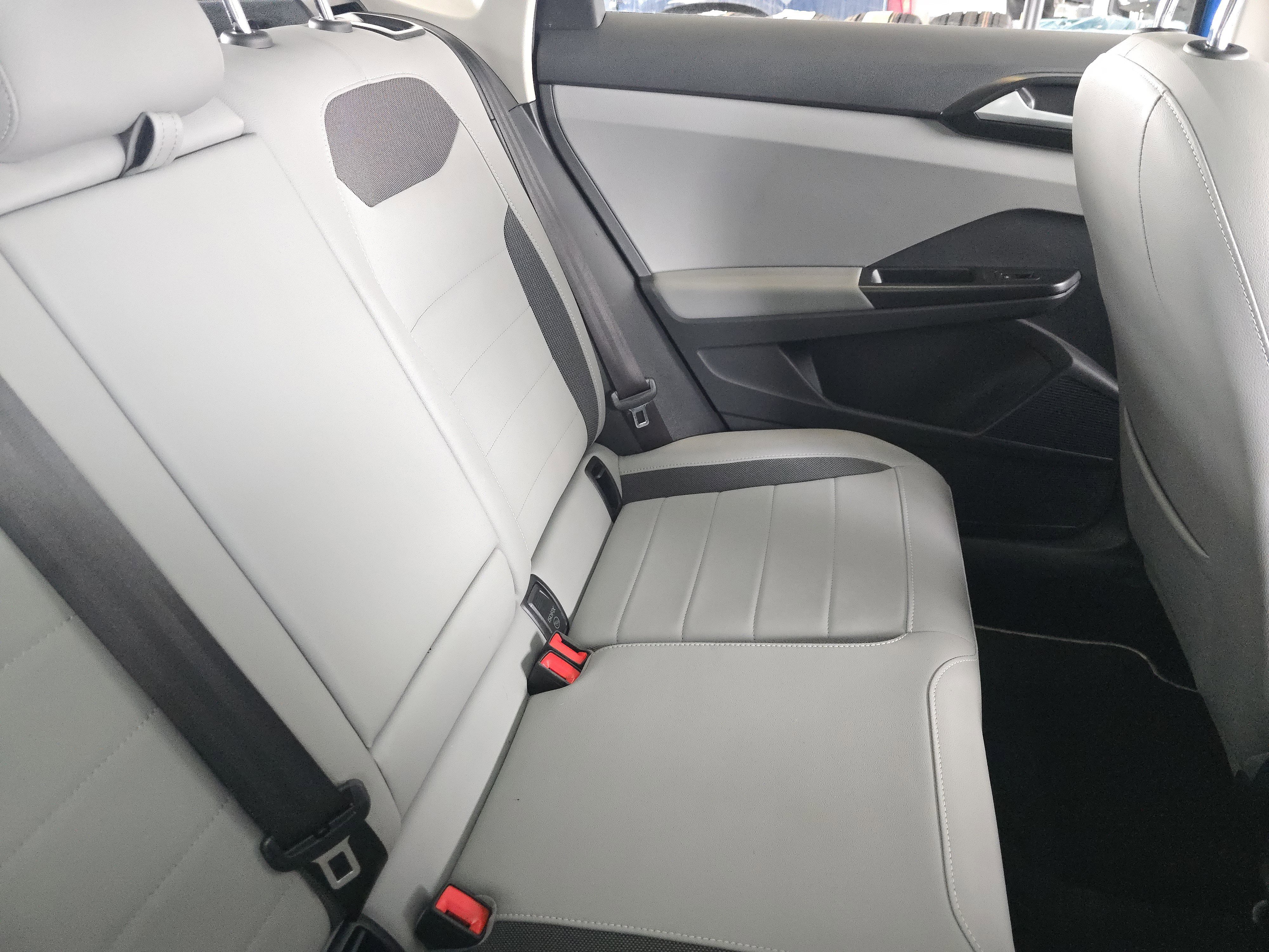 Used 2023 Volkswagen Taos SE image 27