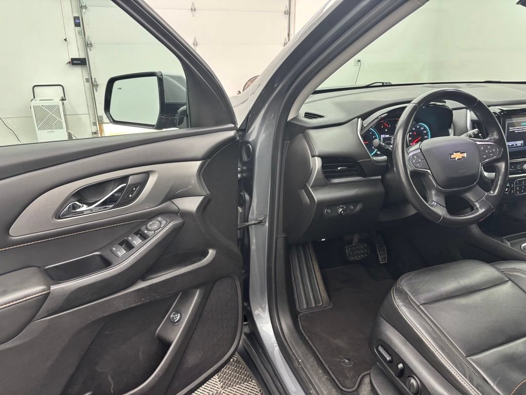 Used 2019 Chevrolet Traverse LT FWD image 16