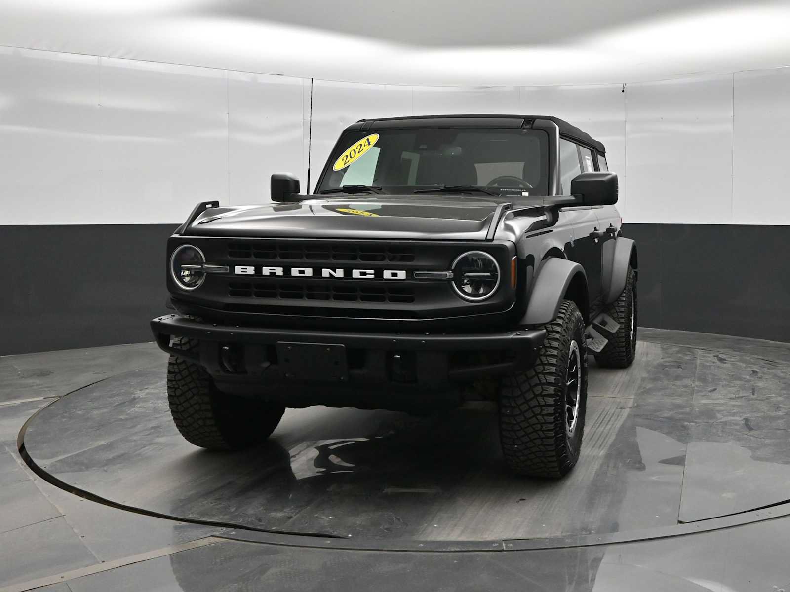 Used 2024 Ford Bronco Black Diamond w/ Sasquatch Package AWD/4WD image 3