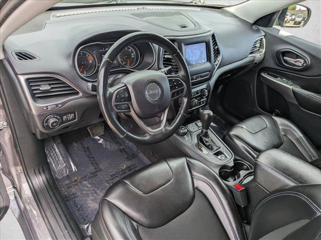 Used 2019 Jeep Cherokee Latitude Plus w/ Cold Weather Group AWD/4WD image 10