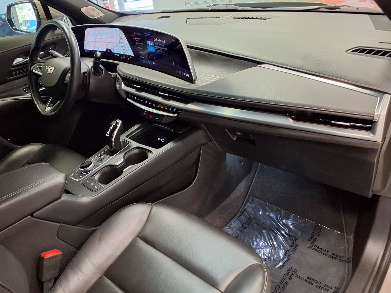 Used 2025 Cadillac XT4 Premium Luxury FWD image 9