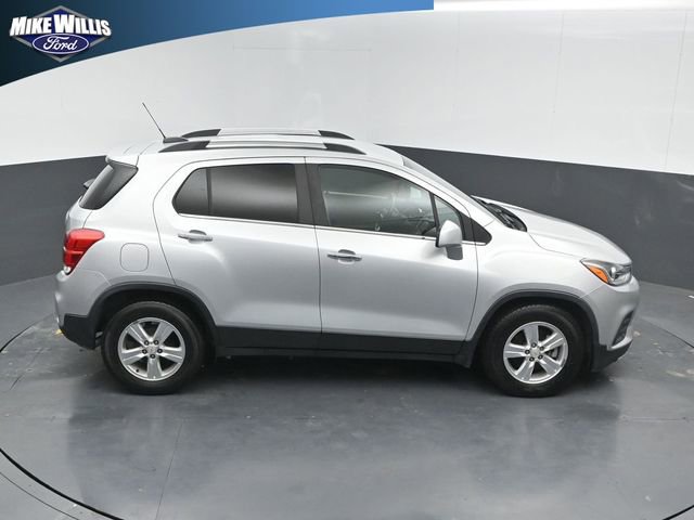 Used 2018 Chevrolet Trax LT w/ LT Convenience Package FWD image 16