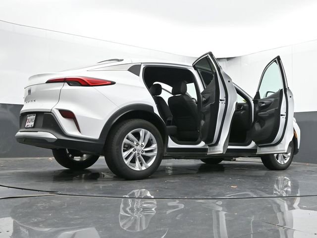 Used 2025 Buick Envista Preferred image 72