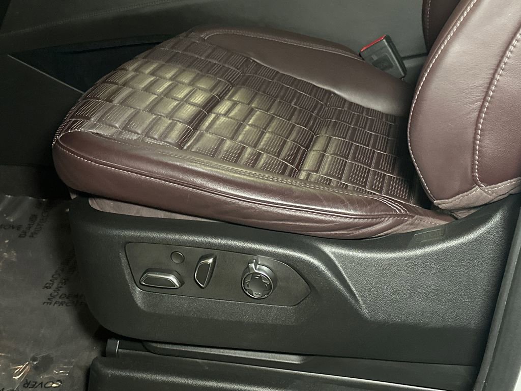 Used 2023 Cadillac Escalade ESV V image 23