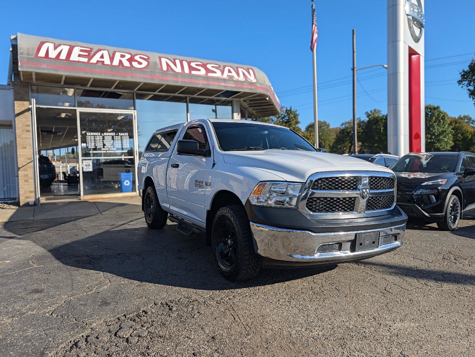 Used 2017 RAM 1500 Tradesman w/ Chrome Appearance Group RWD image 15