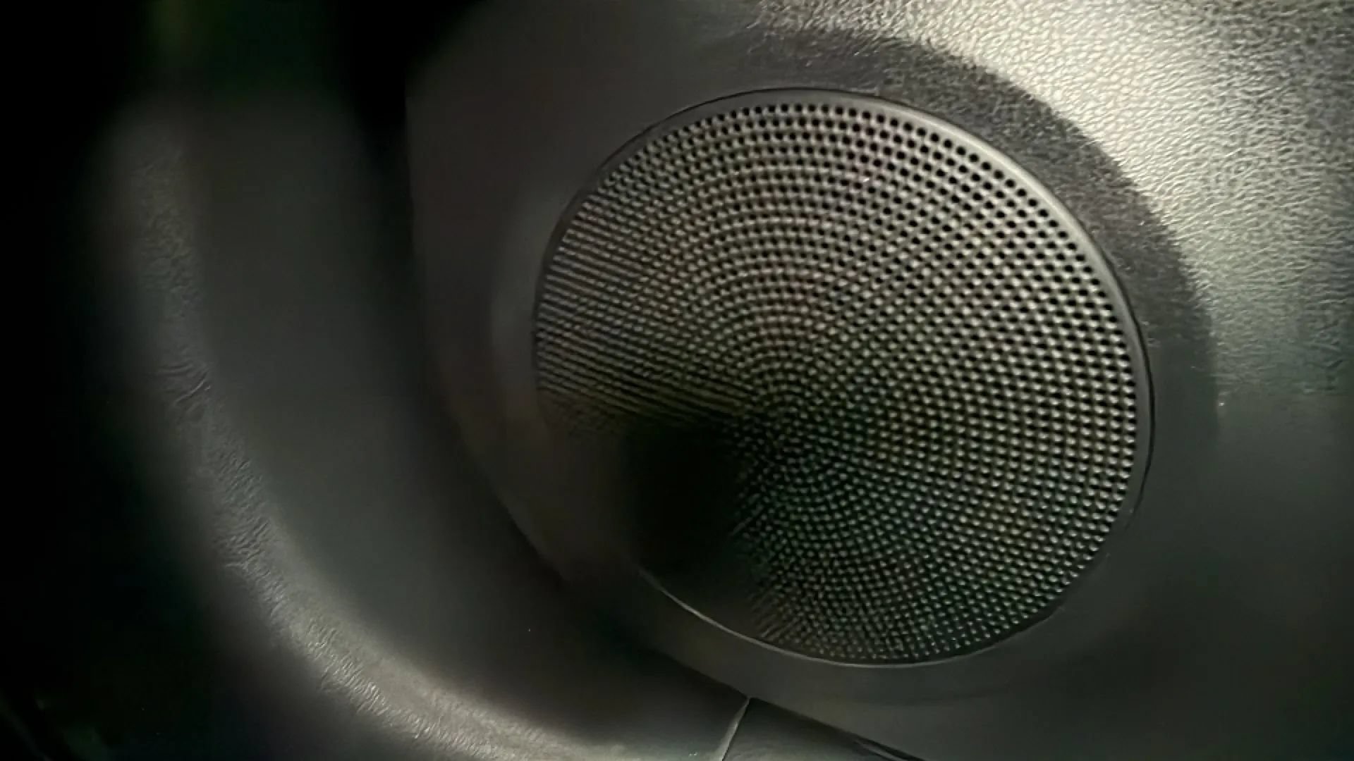 Used 2011 Nissan Juke SL FWD image 28