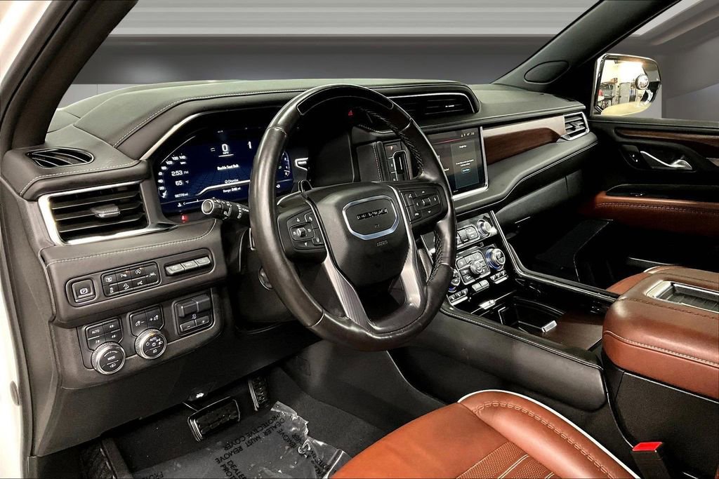 Used 2024 GMC Yukon XL Denali Ultimate AWD/4WD image 17