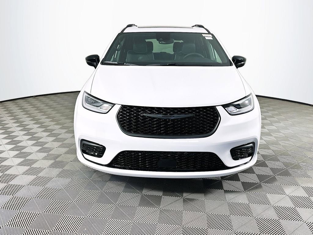 New 2026 Chrysler Pacifica Limited w/ S Appearance Package image 3