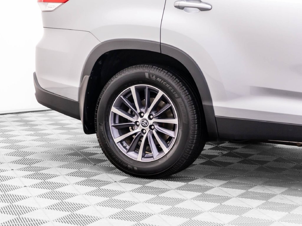 Used 2019 Toyota Highlander XLE AWD/4WD image 38