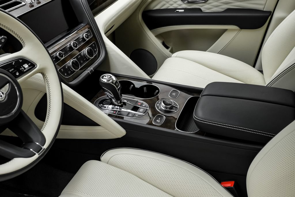 Used 2024 Bentley Bentayga AWD/4WD image 31