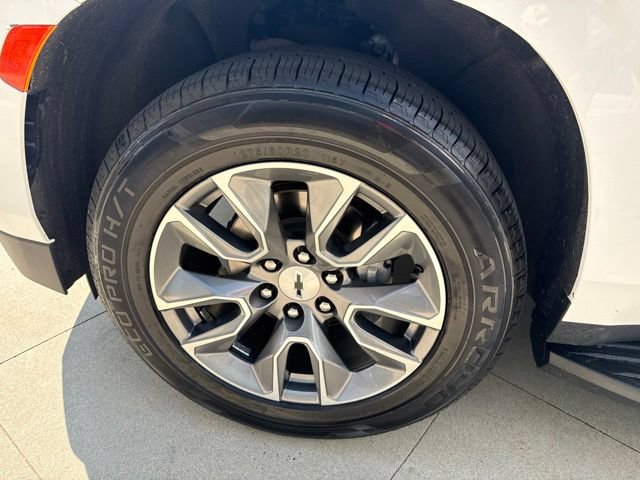 Used 2023 Chevrolet Suburban Premier RWD image 12
