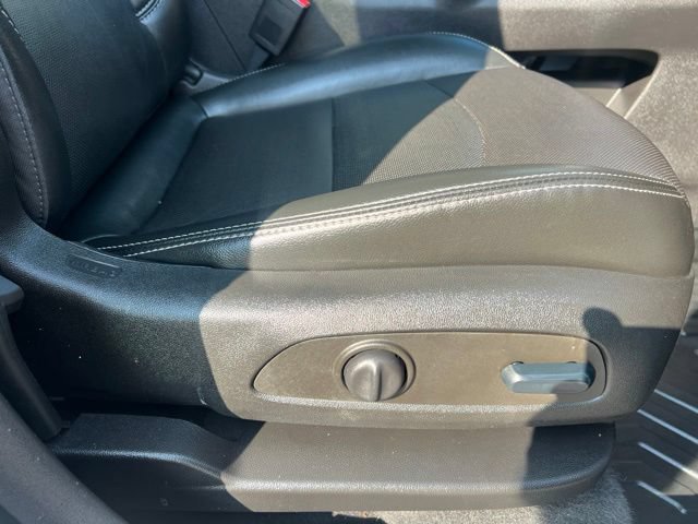 Used 2022 GMC Terrain SLT w/ Tech Package AWD/4WD image 11