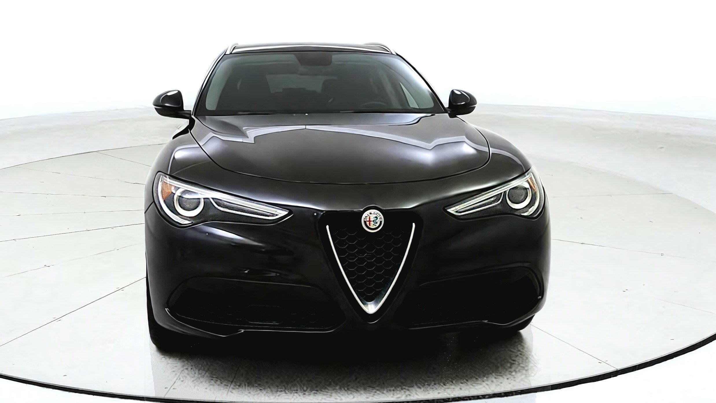 Used 2018 Alfa Romeo Stelvio Ti AWD/4WD image 2