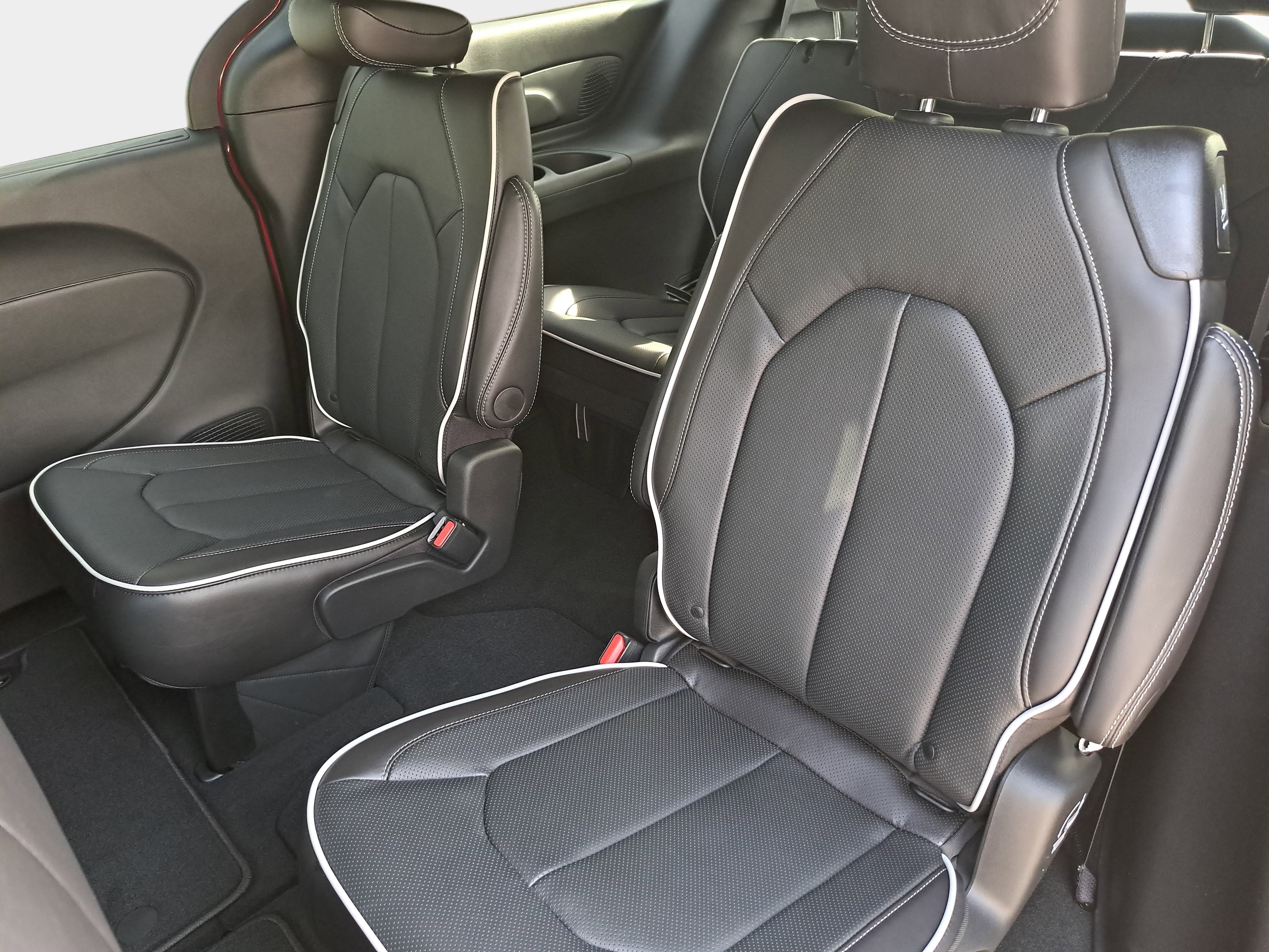 New 2026 Chrysler Pacifica Limited image 15