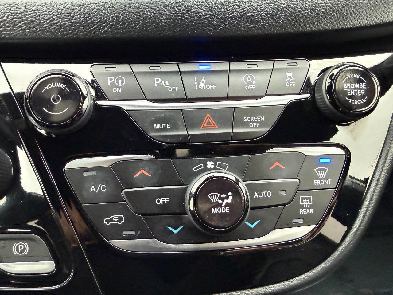 Used 2020 Chrysler Pacifica Touring-L image 46