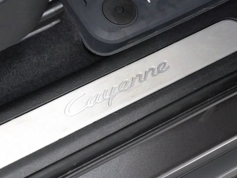 Used 2023 Porsche Cayenne AWD/4WD image 30