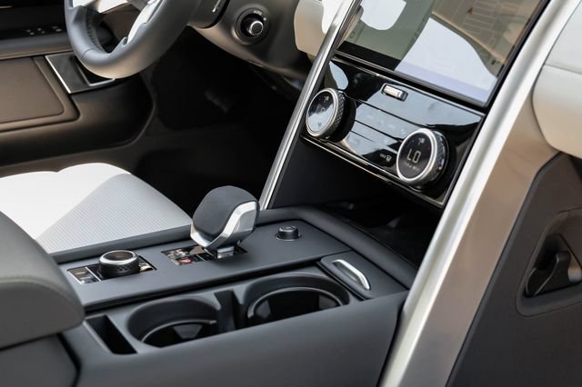 New 2026 Land Rover Discovery S AWD/4WD image 30